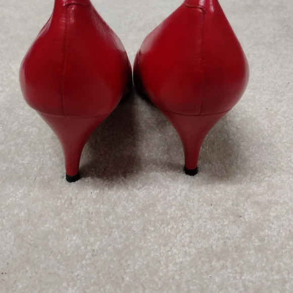 Nickels Women's Red Pumps - Picture 4 of 9